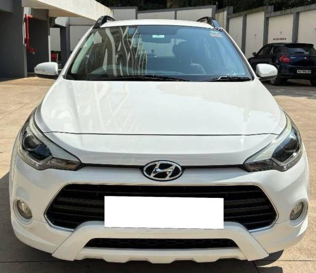 https://images10.gaadi.com/usedcar_image/4133277/original/processed_4f391ea7-9ed0-4ce6-9d9d-00af44ee944d.jpg?imwidth=6400