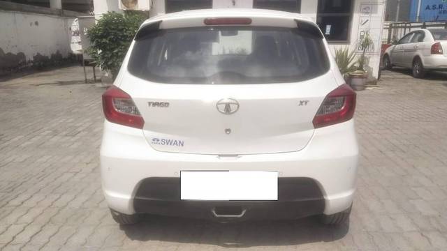 https://images10.gaadi.com/usedcar_image/4133612/original/processed_456a6c16-2683-4c2b-8377-d42949376951.jpg?imwidth=6402