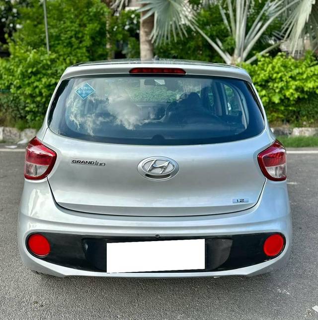 https://images10.gaadi.com/usedcar_image/4133616/original/processed_7145312544986d705b5c298bbb529e18.jpg?imwidth=6401