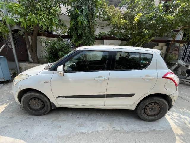 https://images10.gaadi.com/usedcar_image/4133623/original/processed_6935db88-4be1-48b5-8af4-3dd06be8d0cb.jpeg?imwidth=6402