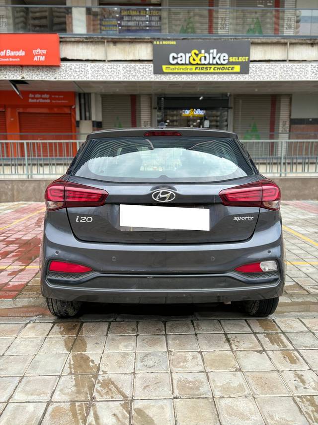 https://images10.gaadi.com/usedcar_image/4133705/original/processed_1d809373e8013c8b8a9e0bf3bde9fd0e.jpeg?imwidth=6402