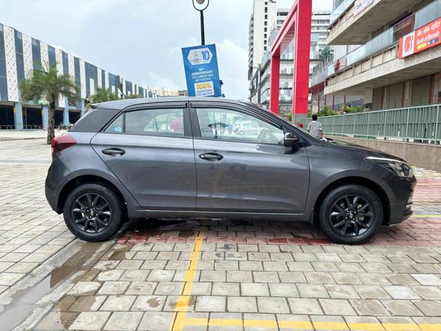 https://images10.gaadi.com/usedcar_image/4133705/original/processed_a3bd54053bbf3f616115283e5102ae6c.jpeg?imwidth=6401