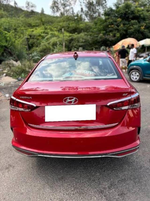 https://images10.gaadi.com/usedcar_image/4133709/original/processed_cc22df28-cd88-4d9e-82ce-622d4decf5d2.jpeg?imwidth=6402