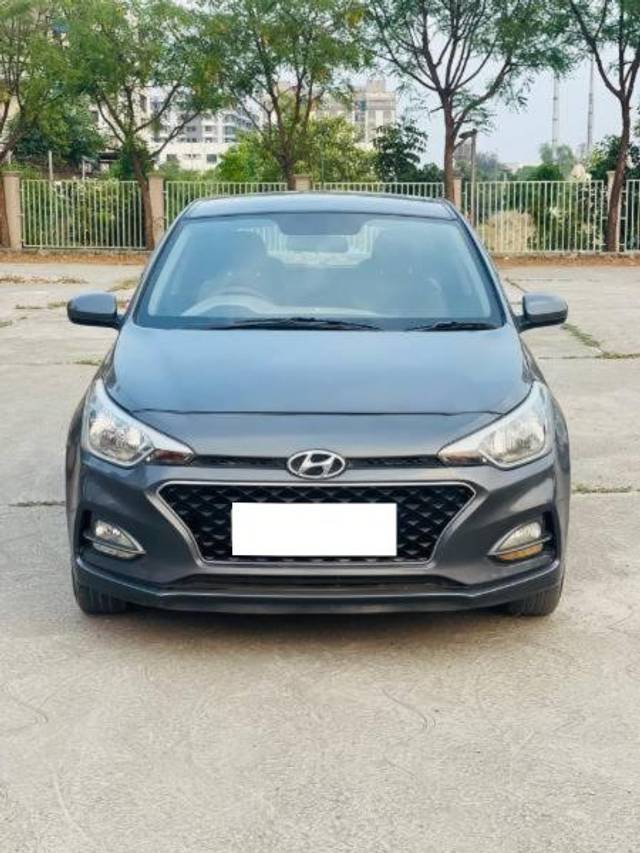 https://images10.gaadi.com/usedcar_image/4133730/original/processed_0fb9db31-c2d5-4536-9f71-4963d481ba9a.jpg?imwidth=6402