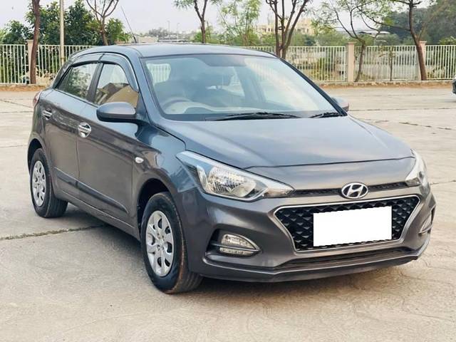 https://images10.gaadi.com/usedcar_image/4133730/original/processed_a8d8046a-7fe4-402c-88cd-af7f4f9127d1.jpg?imwidth=6400