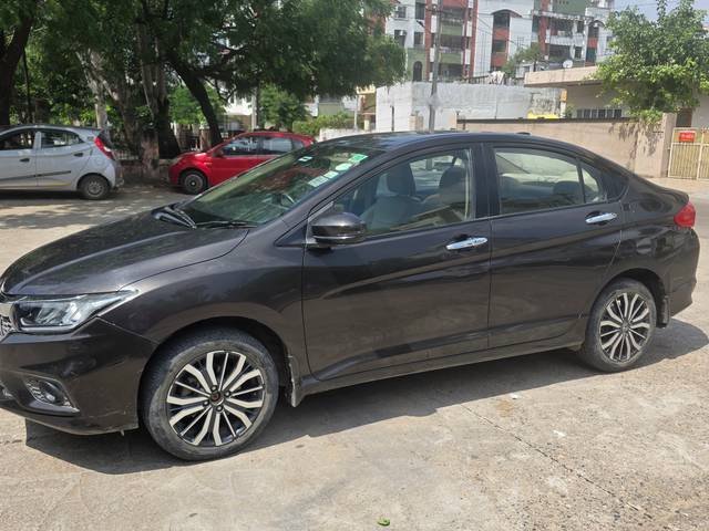 https://images10.gaadi.com/usedcar_image/4133756/original/13cdb6890c7b88b668854ccc0039ae19.jpg?imwidth=6400