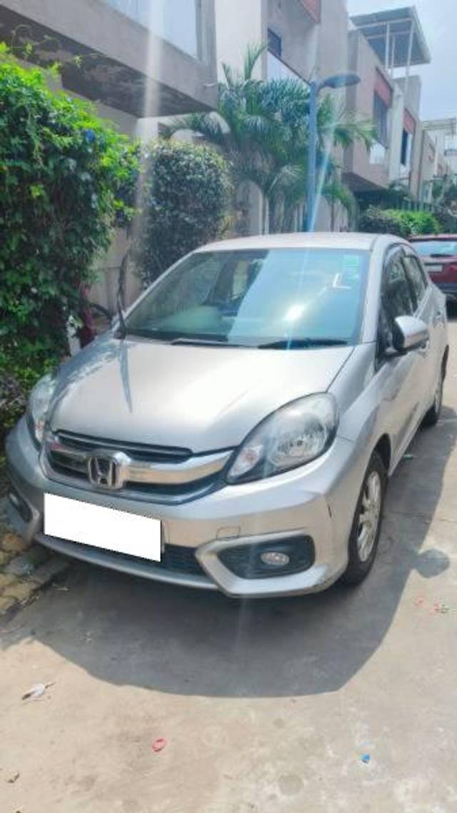 https://images10.gaadi.com/usedcar_image/4133776/original/processed_f44f7d56-c25a-4bc0-9350-5348d34a6c46.jpg?imwidth=6402