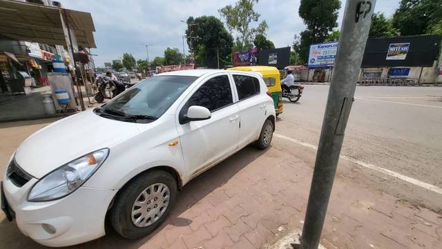 https://images10.gaadi.com/usedcar_image/4133856/original/processed_371ebe7e-e4ed-4d49-9cda-6ff1dada31e2.jpg?imwidth=6402