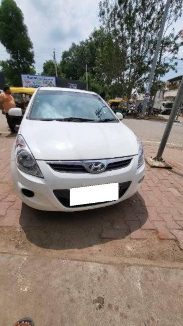 https://images10.gaadi.com/usedcar_image/4133856/original/processed_d2aa26bb-a70c-4614-a5b5-d021bbfb3e0e.jpg?imwidth=6401