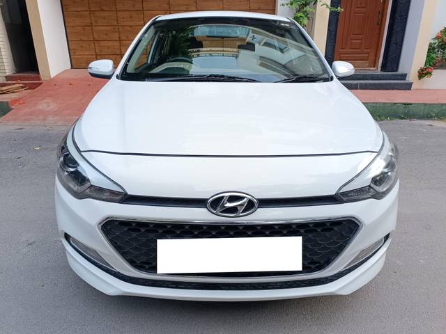 https://images10.gaadi.com/usedcar_image/4133939/original/processed_87c97e8eb8d84df6ccde3cf9f757a8bf.jpg?imwidth=6400