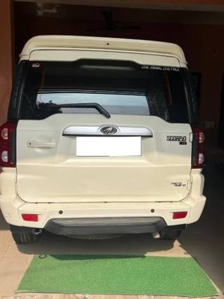 Mahindra Scorpio 2014-2022 Mahindra Scorpio S9