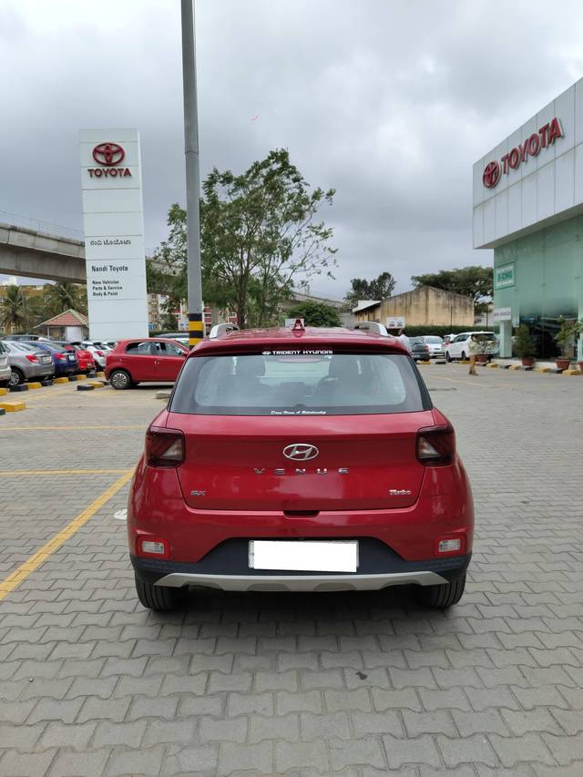 https://images10.gaadi.com/usedcar_image/4134030/original/processed_8427e98ee74ae0734d3bed00b66fdf63.jpeg?imwidth=6401