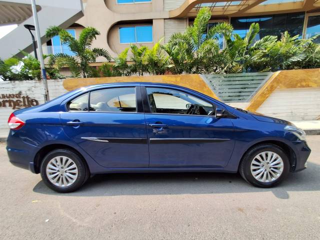 https://images10.gaadi.com/usedcar_image/4134207/original/processed_4823ef4e71cbf6b849cfb6ebc2b16264.jpg?imwidth=6401