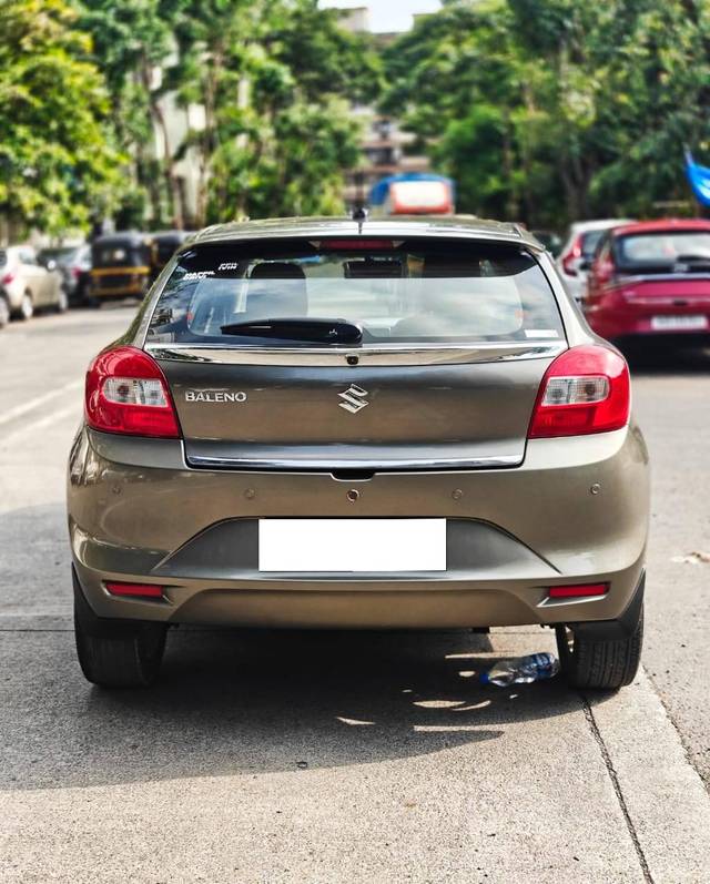 https://images10.gaadi.com/usedcar_image/4134223/original/processed_123f98f238257d550d9ab007dc542625.jpg?imwidth=6402