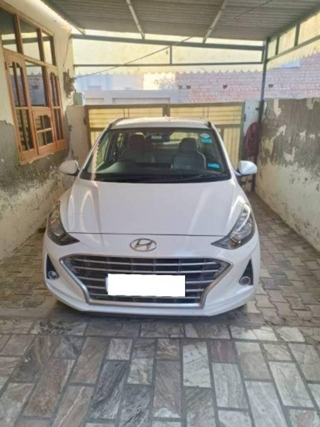 https://images10.gaadi.com/usedcar_image/4134407/original/processed_77374072-c078-4a2c-9261-f6ee2635c09a.jpg?imwidth=6402