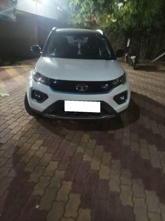 https://images10.gaadi.com/usedcar_image/4134618/original/processed_6d4d8840-6ed8-475f-94eb-d00d754cc4ae.jpg?imwidth=6401