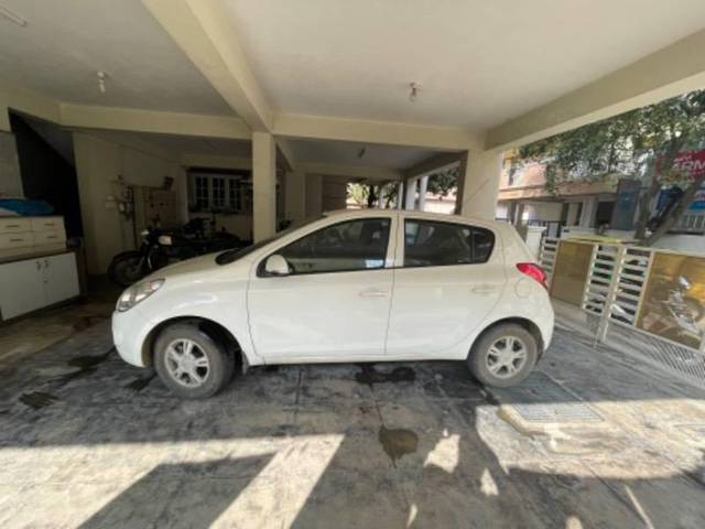 https://images10.gaadi.com/usedcar_image/4134694/original/processed_cda72b99-27a7-41e1-8a9c-a05d1cd55bf2.jpeg?imwidth=6402