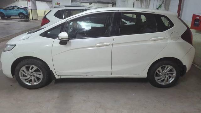 https://images10.gaadi.com/usedcar_image/4134862/original/processed_9c48d481-21a3-4bde-b38f-046adfa2b905.jpg?imwidth=6402