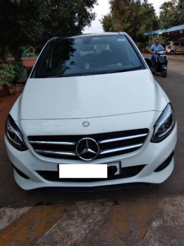 https://images10.gaadi.com/usedcar_image/4134956/original/processed_d1a1144e-cce4-46bb-8464-38c6572bb39c.jpg?imwidth=6400