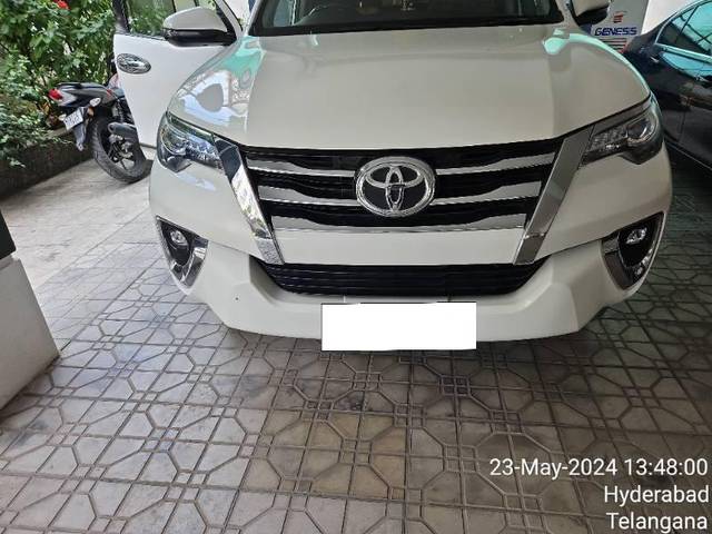 https://images10.gaadi.com/usedcar_image/4135015/original/processed_232520f2-4f02-4ac9-b0a4-e58a15d93d01.jpg?imwidth=6402