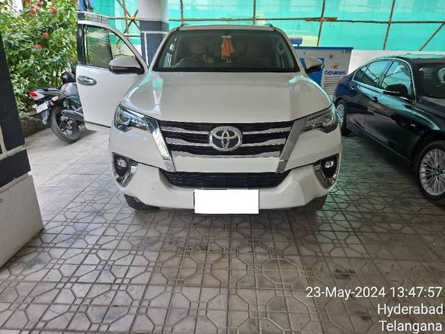 https://images10.gaadi.com/usedcar_image/4135015/original/processed_ddc884a7-29f3-41a9-b48d-b62f2e4c0437.jpg?imwidth=6400