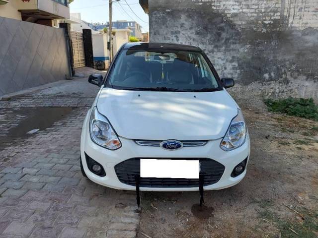 https://images10.gaadi.com/usedcar_image/4135052/original/processed_db255090-eaef-4a71-9d82-db9edba479cd.jpg?imwidth=6400