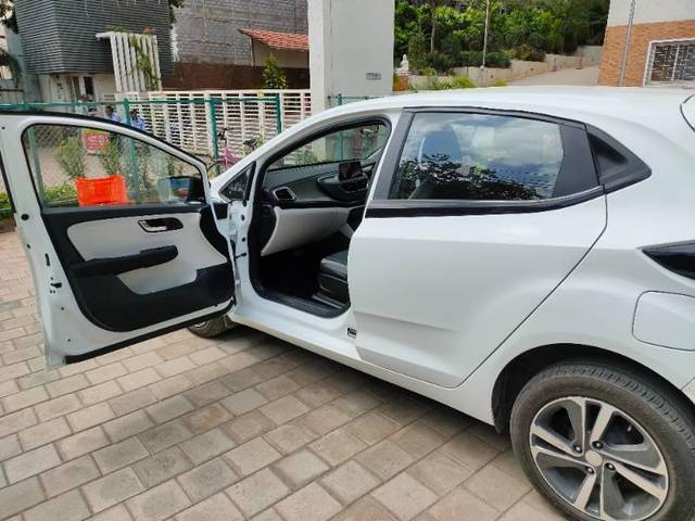 https://images10.gaadi.com/usedcar_image/4135090/original/processed_8feb4d00-50f6-4a5e-b8c0-0d63f7d9ea90.jpg?imwidth=6400