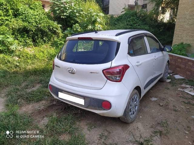 https://images10.gaadi.com/usedcar_image/4135117/original/processed_97bd6d00-98f7-47d1-9add-3b3d75b1faba.jpg?imwidth=6402