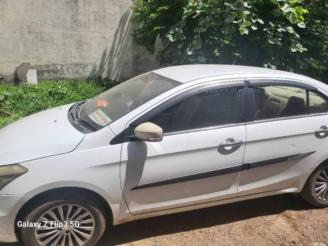 https://images10.gaadi.com/usedcar_image/4135184/original/processed_01aa2569-ddf7-4574-a4cc-1d439c3f9f8c.jpg?imwidth=6400