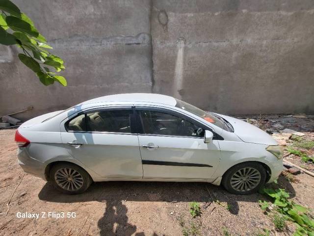 https://images10.gaadi.com/usedcar_image/4135184/original/processed_cf7aa266-8b65-4b0e-a7be-1bec190af331.jpg?imwidth=6401