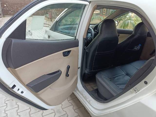 https://images10.gaadi.com/usedcar_image/4135202/original/processed_978883ba-e733-454a-b770-d4930a874b28.jpg?imwidth=6402