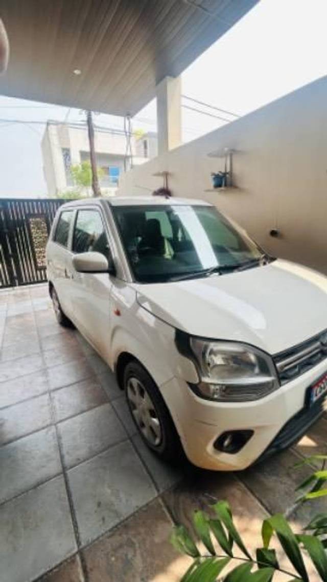 https://images10.gaadi.com/usedcar_image/4135207/original/processed_ecc2b59a-2ea0-4507-afab-b4b954b9305a.jpeg?imwidth=6400