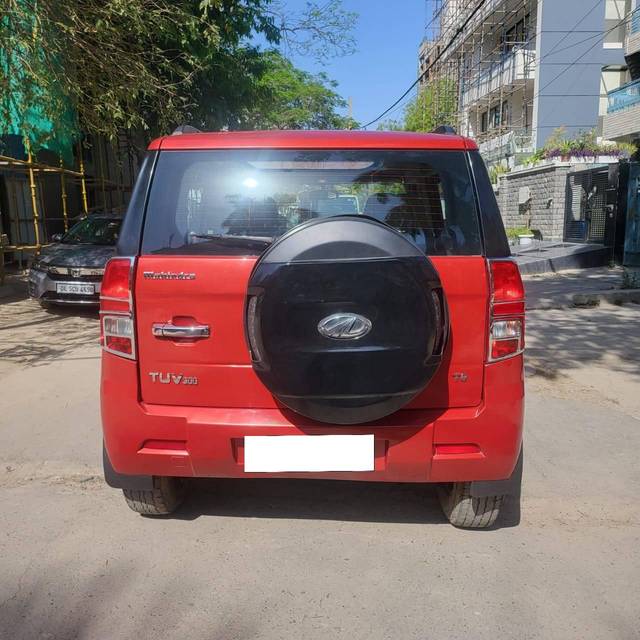 https://images10.gaadi.com/usedcar_image/4135355/original/processed_181b6e40e39cc9925435cf2e91c75132.jpg?imwidth=6401