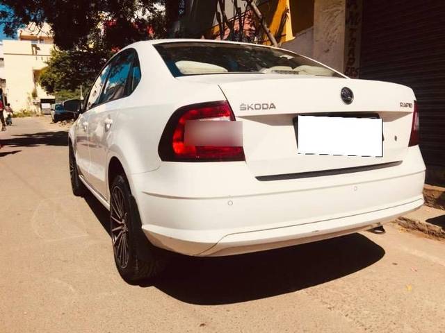 https://images10.gaadi.com/usedcar_image/4135495/original/processed_23369d3a-0fd5-469d-86e6-e5ff887454f2.jpg?imwidth=6402