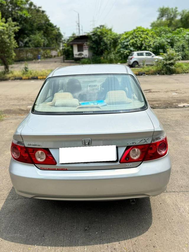 https://images10.gaadi.com/usedcar_image/4135513/original/processed_9684796026c3b432563d20afdaaa8fcf.jpg?imwidth=6402