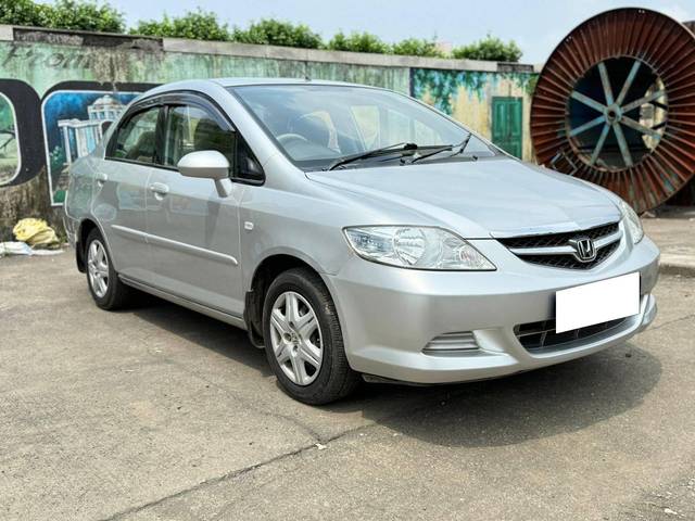 https://images10.gaadi.com/usedcar_image/4135513/original/processed_e55cc7e8da18bdc67bf64ca3ad9c5c87.jpg?imwidth=6400