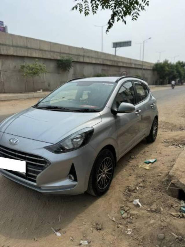 https://images10.gaadi.com/usedcar_image/4135554/original/processed_ace436d2-98a8-4cba-80da-a609d48d5fe9.jpg?imwidth=6400