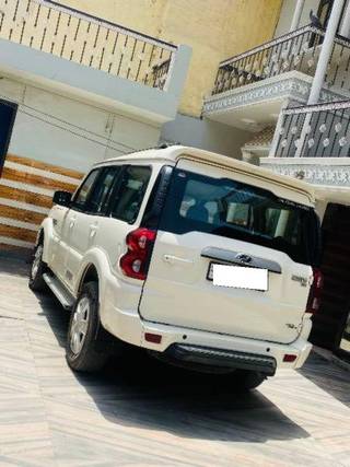 Mahindra Scorpio 2014-2022 Mahindra Scorpio S5