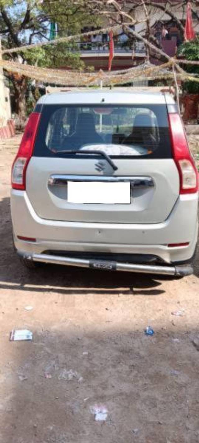 https://images10.gaadi.com/usedcar_image/4135695/original/processed_5abe9835-4061-464e-b494-833153ec5690.jpg?imwidth=6401