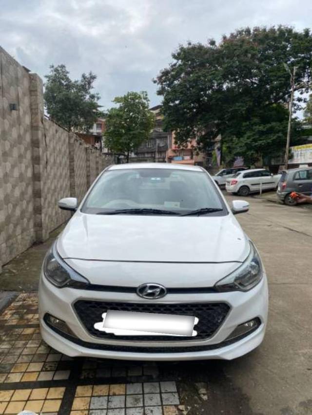 https://images10.gaadi.com/usedcar_image/4135719/original/processed_b536d9eb-aece-4e44-87d4-53c02252c19f.jpg?imwidth=6400