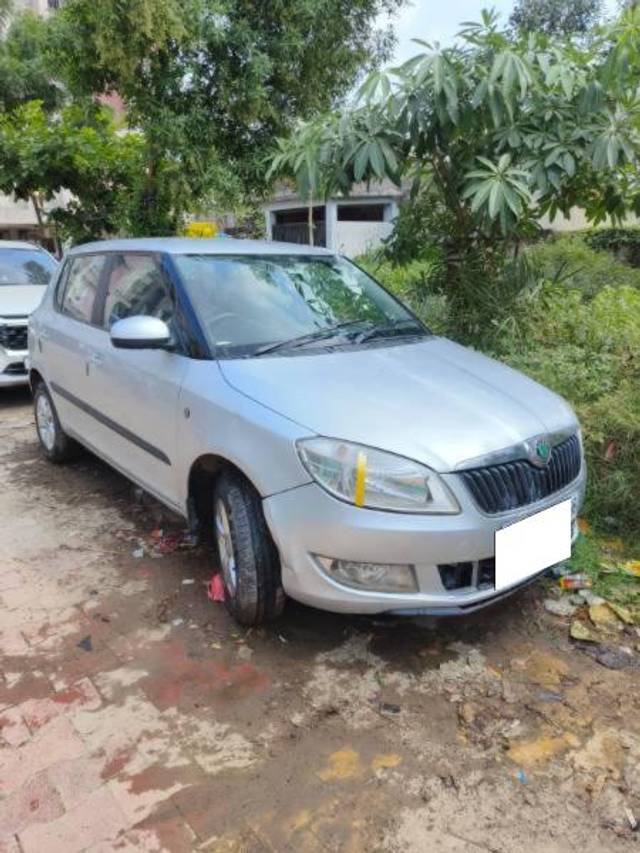 https://images10.gaadi.com/usedcar_image/4135870/original/processed_b755ce41-da44-49f4-b3b4-9d08bdf63310.jpg?imwidth=6400