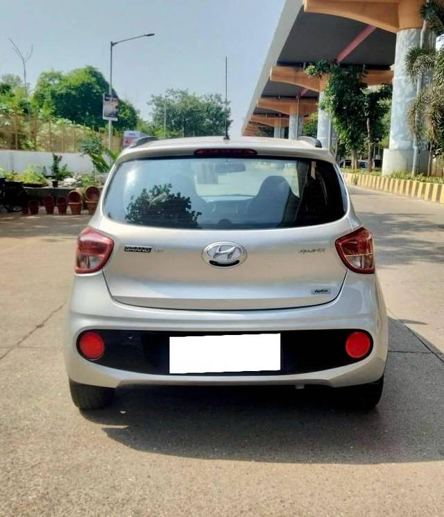 https://images10.gaadi.com/usedcar_image/4135896/original/processed_c8cee8d14a4cf8e7c3b9a7cd18249a5a.jpg?imwidth=6402