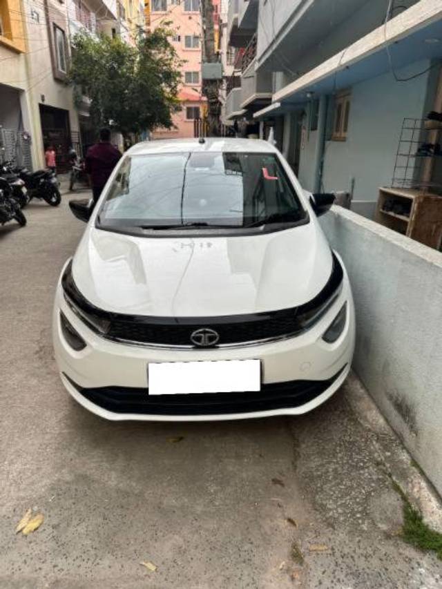 https://images10.gaadi.com/usedcar_image/4135913/original/processed_122fff87-4181-4c4a-bdba-62be6c12d4ab.jpeg?imwidth=6400