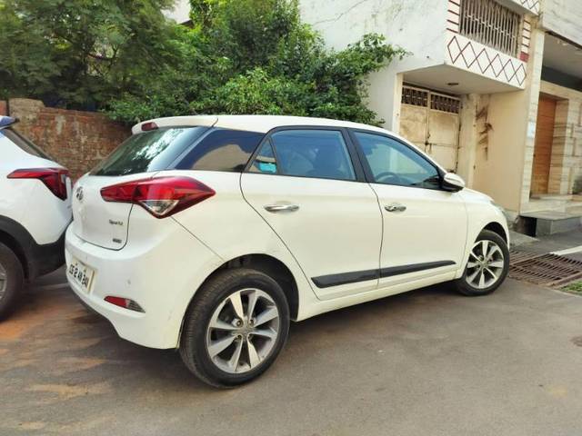 https://images10.gaadi.com/usedcar_image/4135921/original/processed_a685ed04-1cce-422a-8392-9964523be8f4.jpg?imwidth=6401