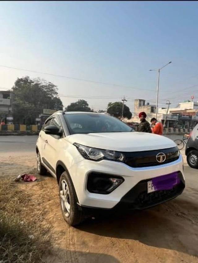 https://images10.gaadi.com/usedcar_image/4135962/original/processed_dc4d2805-0ad6-4e41-aa69-52e290e54462.jpeg?imwidth=6400