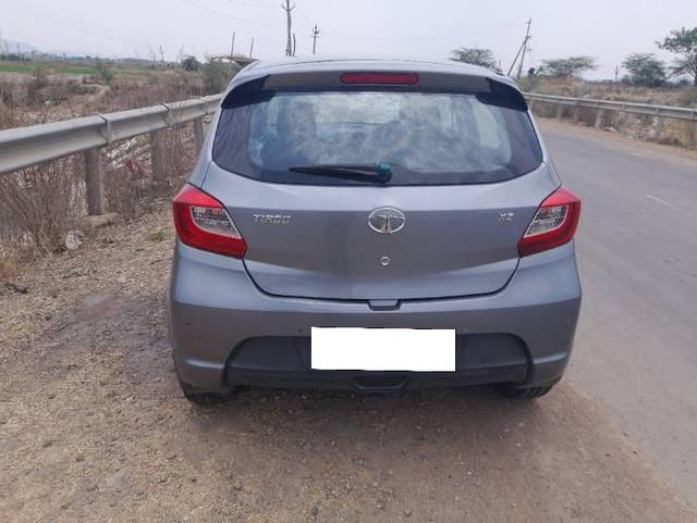 https://images10.gaadi.com/usedcar_image/4136054/original/processed_db84d718-e845-4b65-8b7e-0969cf57c332.jpg?imwidth=6402