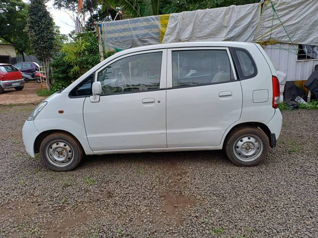 https://images10.gaadi.com/usedcar_image/4136092/original/processed_23018936e237e0624d7f6ea145a822a9.jpg?imwidth=6402