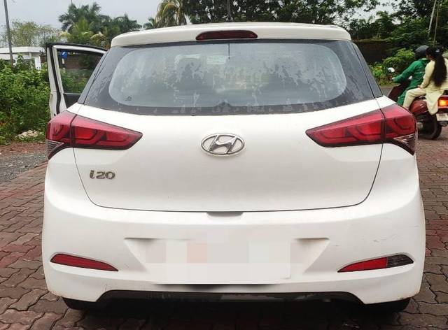 https://images10.gaadi.com/usedcar_image/4136147/original/processed_ca27ed2f-61cc-4429-9800-5b66b3d06409.jpg?imwidth=6400