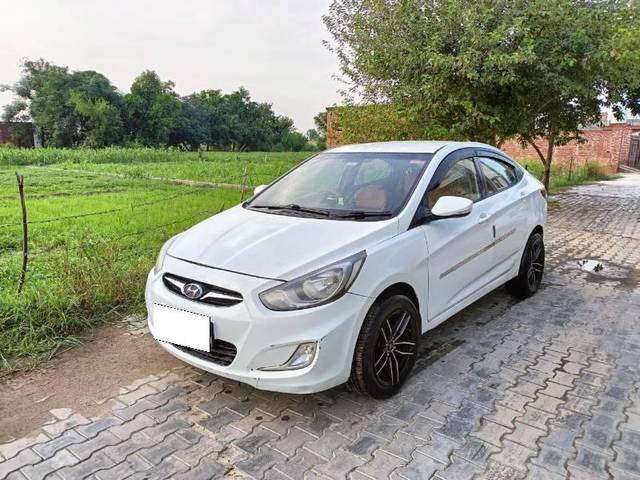 https://images10.gaadi.com/usedcar_image/4136219/original/processed_33084f64-2aba-4690-85e5-dc8394d25878.jpg?imwidth=6400