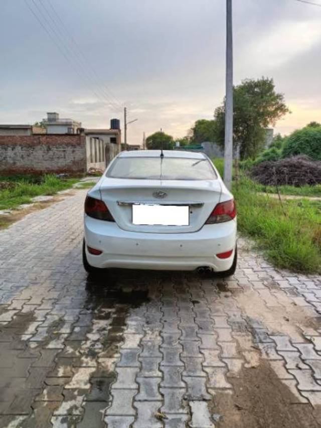 https://images10.gaadi.com/usedcar_image/4136219/original/processed_4ad113e7-78be-4d6c-9de9-40bb00495d37.jpg?imwidth=6401